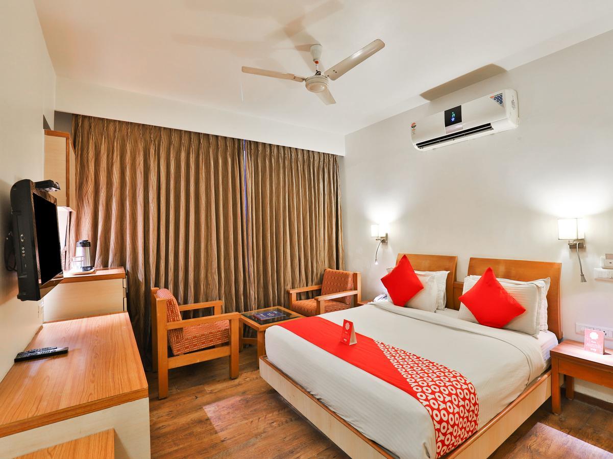 Oyo 1123 Hotel Rock Regency Ahmedabad Esterno foto
