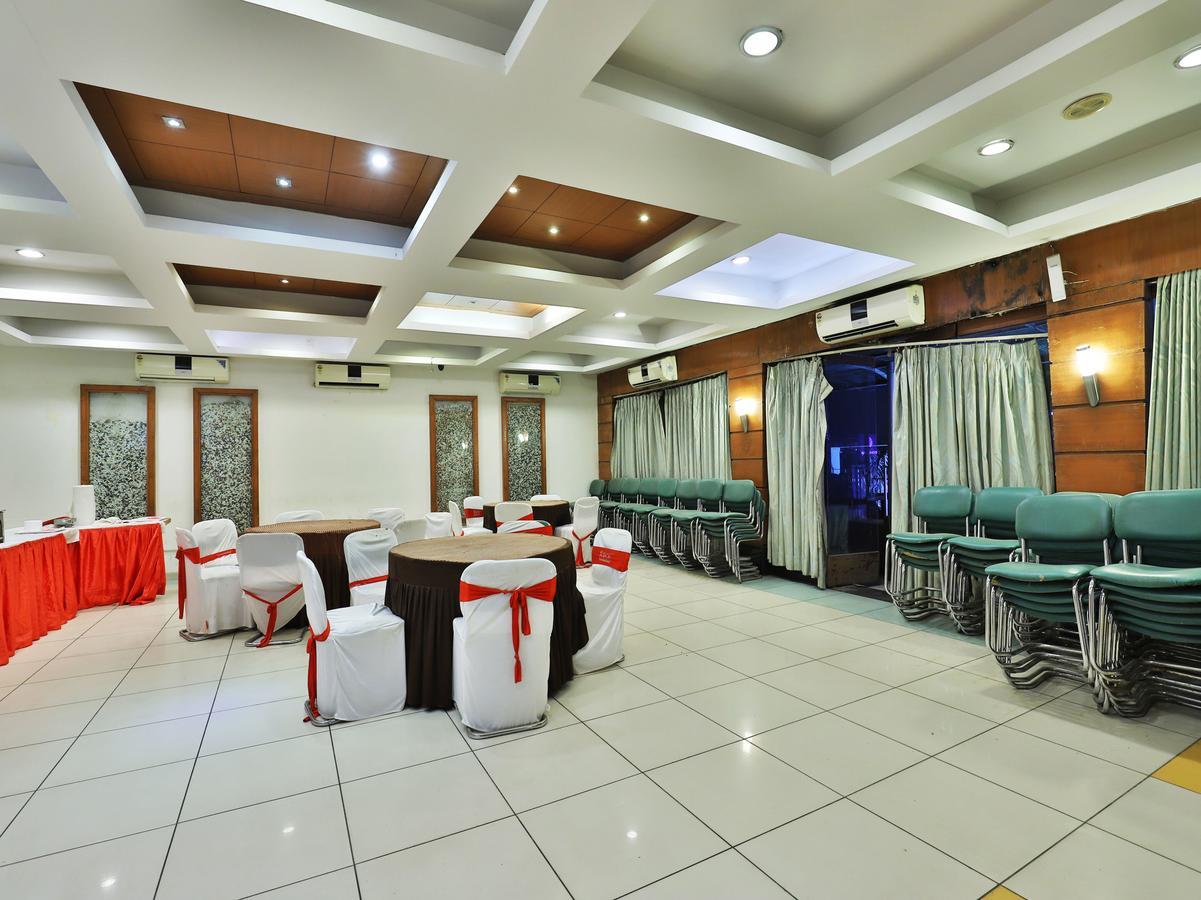 Oyo 1123 Hotel Rock Regency Ahmedabad Esterno foto